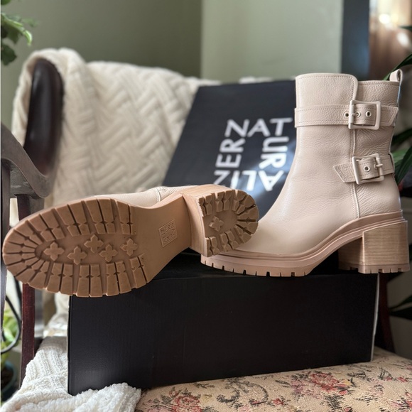 Naturalizer Women's Cream Heeled Boots. Worn just twice. Comes with original box - Picture 3 of 4